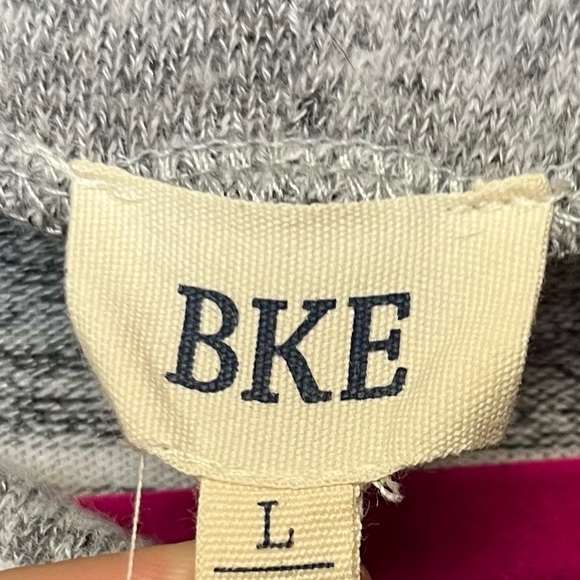 Pre-Loved Men’s Light Gray/Dark Gray Crossover Stripe Hooded Sweater - BKE - Picture 6 of 8